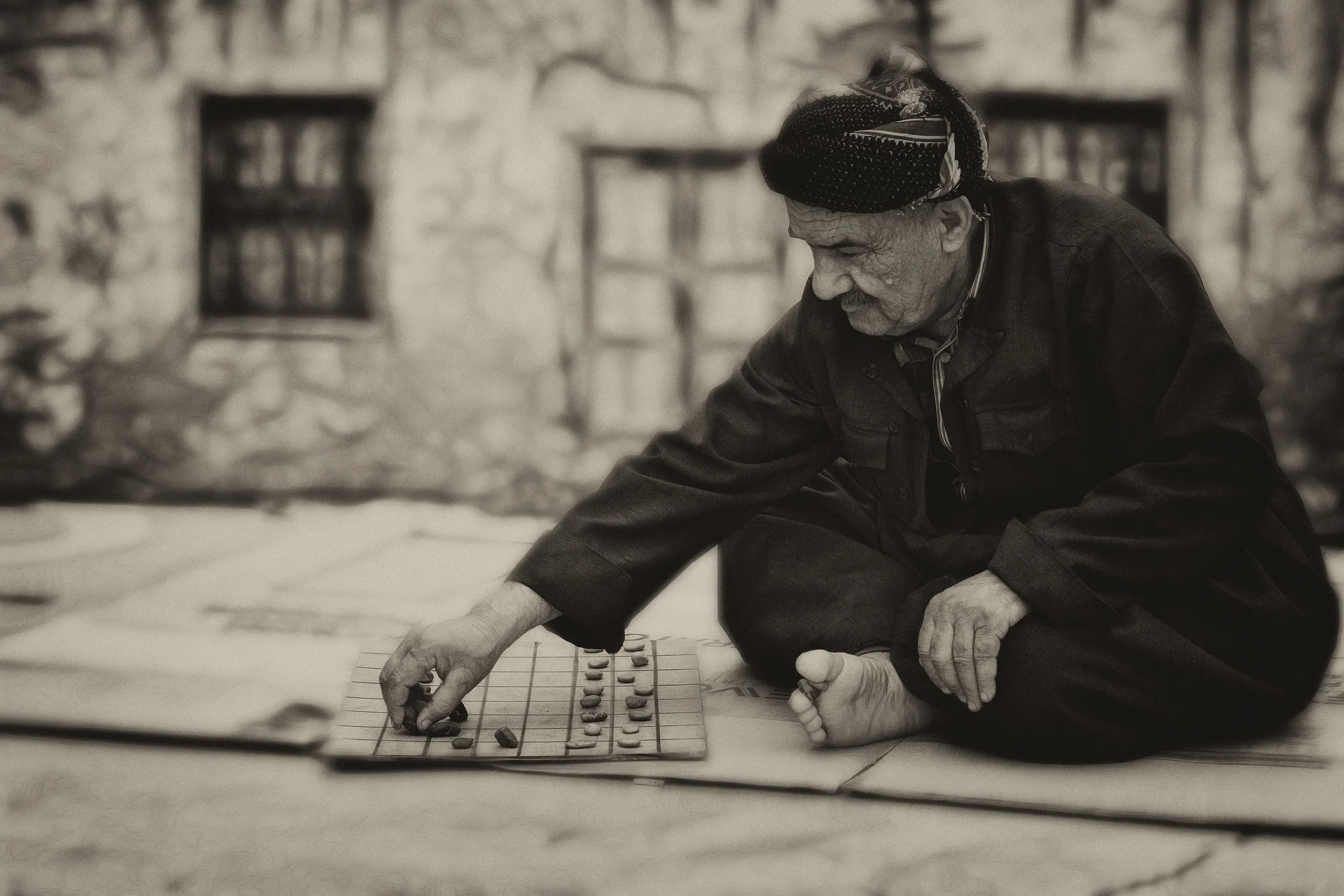board-game-elder-elderly-18497.jpg