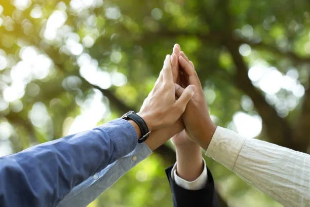 SOCIAL It evaluates how a company manages relationships with its stakeholders, such as employees, customers, and communities. Prioritizing Diversity, Equity, and Inclusion (DEI), fair labour practices, and community engagement are key elements.